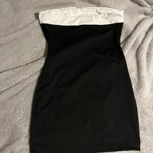 Elegant Black and White Strapless Mini Dress (XS)